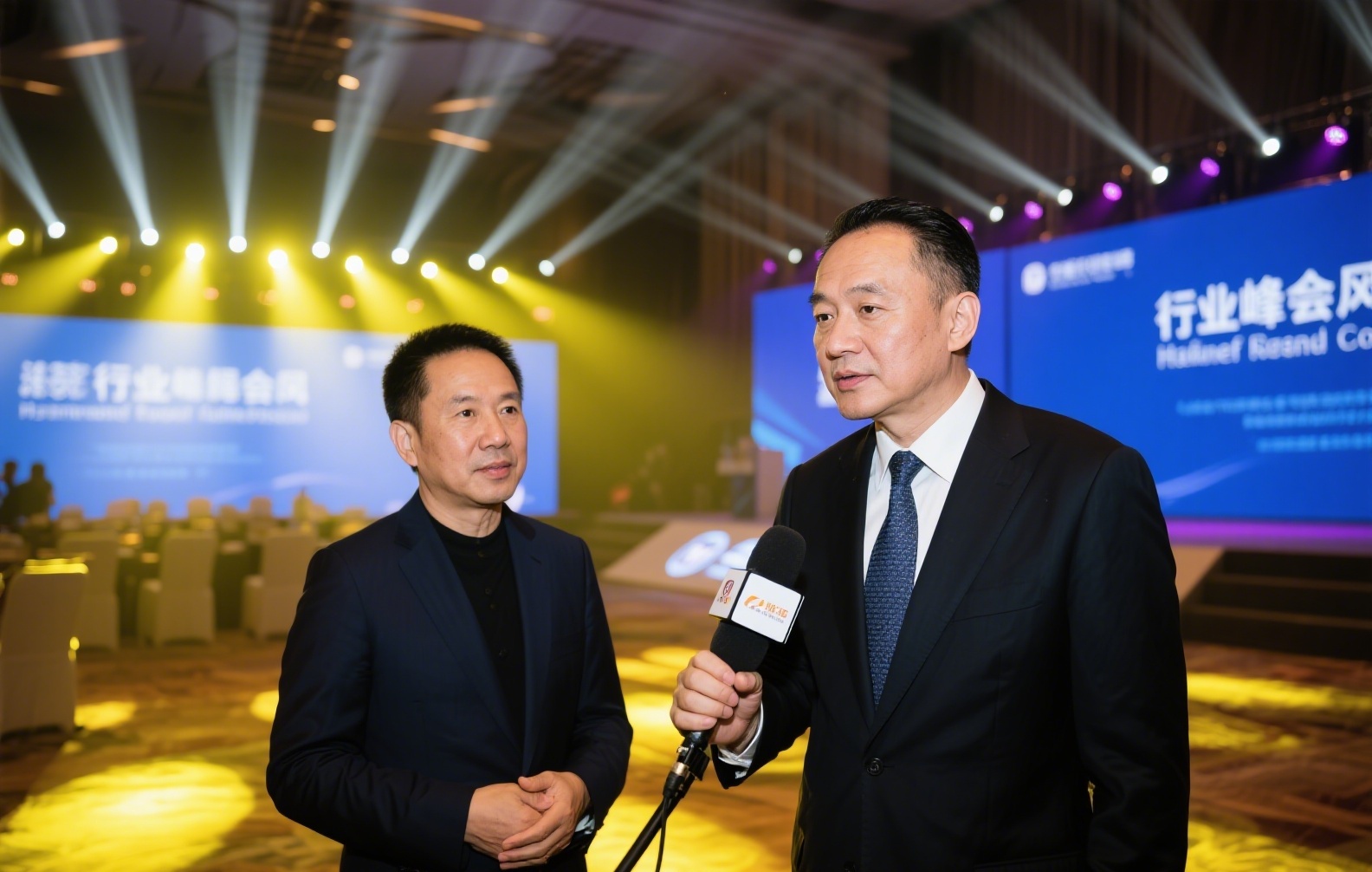 稳定币双轨并进：合规化与去中心化双引擎驱动数字金融未来